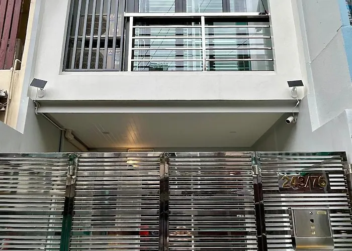 Cozy Nest Ladprao - 3br Townhome 3min Walk From Mrt 度假居