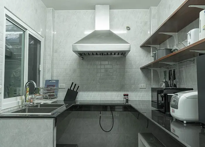 Cozy Nest Ladprao - 3br Townhome 3min Walk From Mrt 曼谷